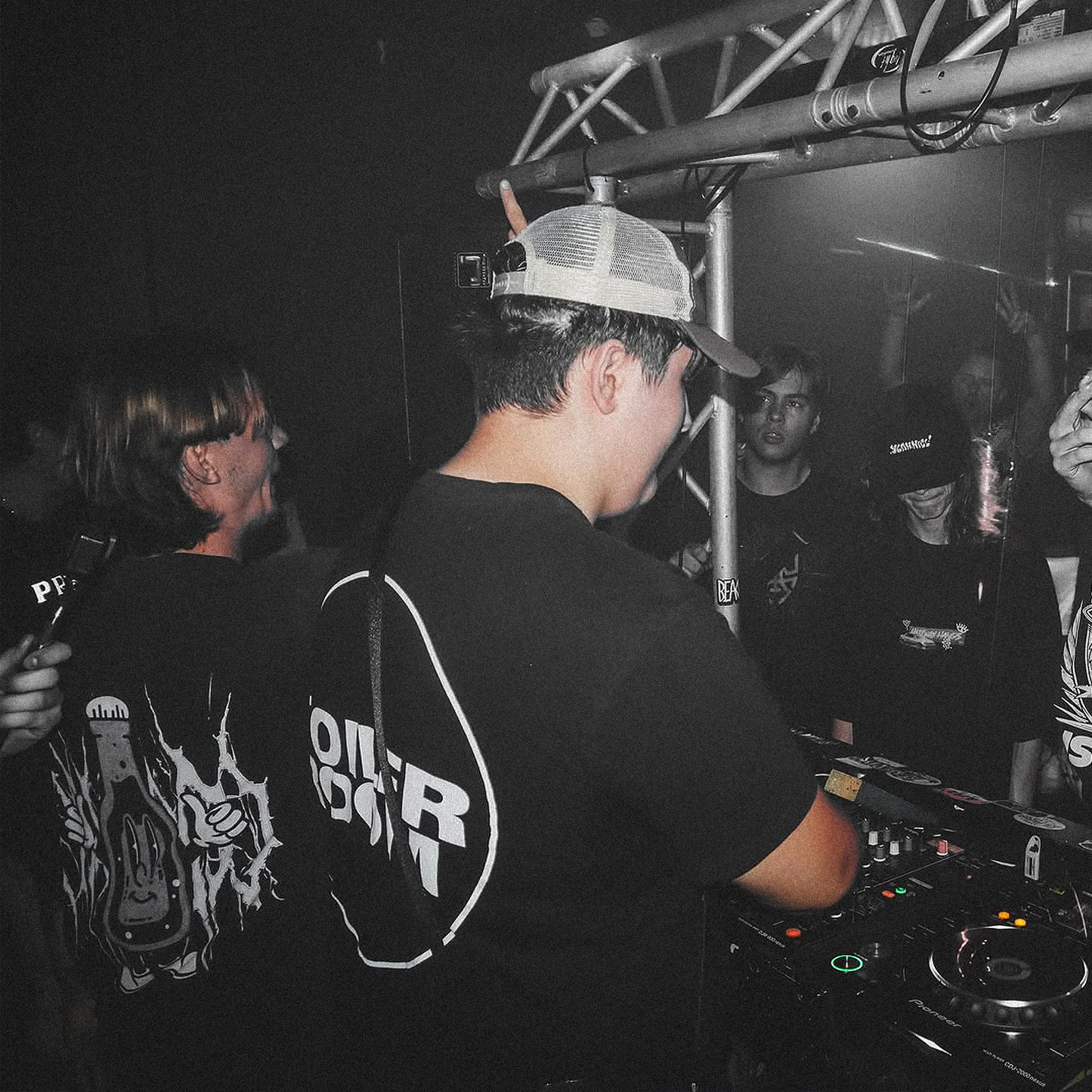 OVERSIZED PAY THE DJ TEE